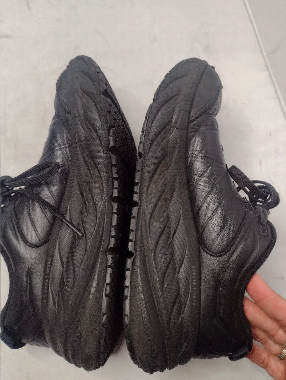 Hoka One One Bondi SR Women's Size US 7 Triple Black Leather Sneaker Shoes A21